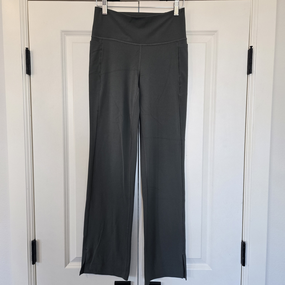 Women's Green High-Waisted Cropped Leggings
